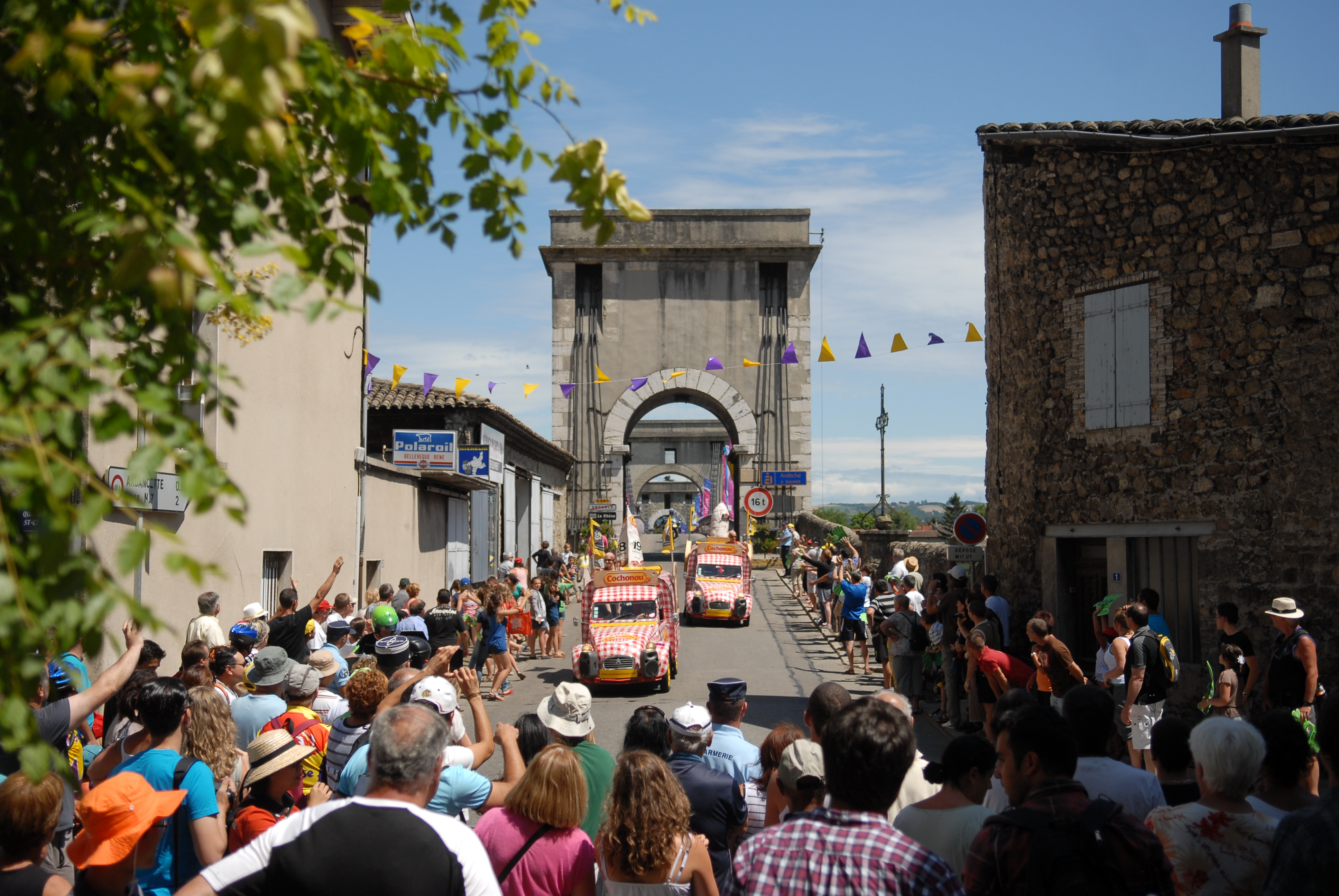 TDF-2012-arrivée-de-la-cavane-du-Tour-en-Ardèche-©-ASO.jpg